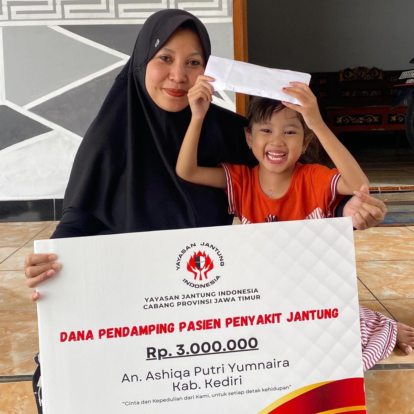 YJI Jawa timur Serahkan Bantuan Dana Pendamping Pasien Penyakit Jantung Bawaaan di Kabupaten Kediri