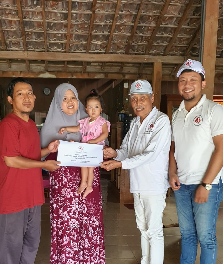 Penyerahan Dana Bantuan Pendamping Pasien
